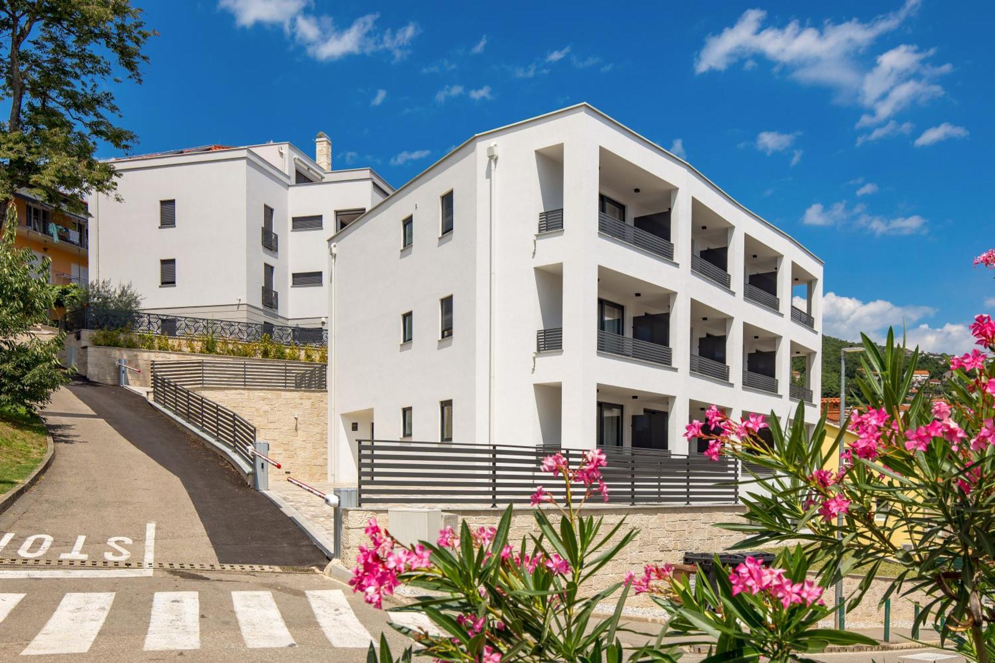 Belinda Apartments With Balcony 오파티아 외부 사진